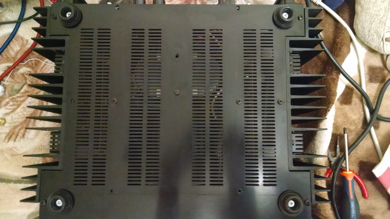 Ножки из пробок для Yamaha pc2002m, вид снизу